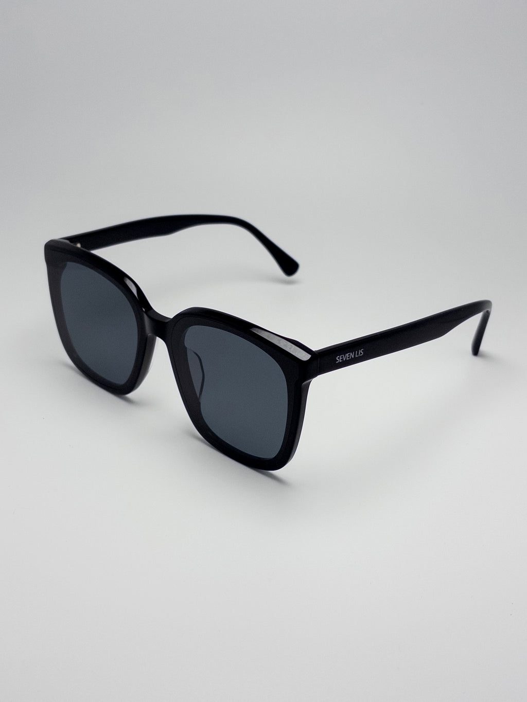 SYD | Black